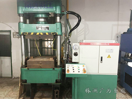 100噸模壓機(jī) 100噸模壓機(jī)