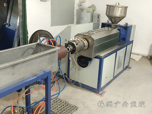 45型氟塑料擠出機(jī) 45型氟塑料擠出機(jī)